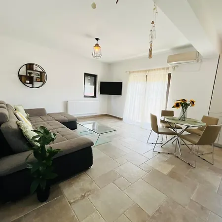 Divine Bamboo Makerel Apartment